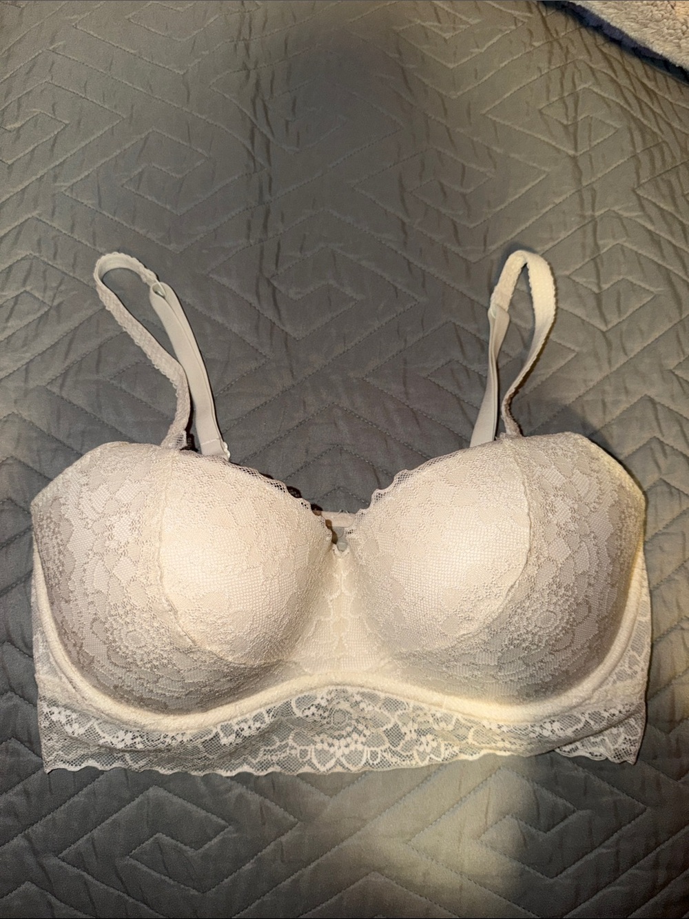 VS Pink (D-DD Medium) Women’s Lace Balconette Bra in white